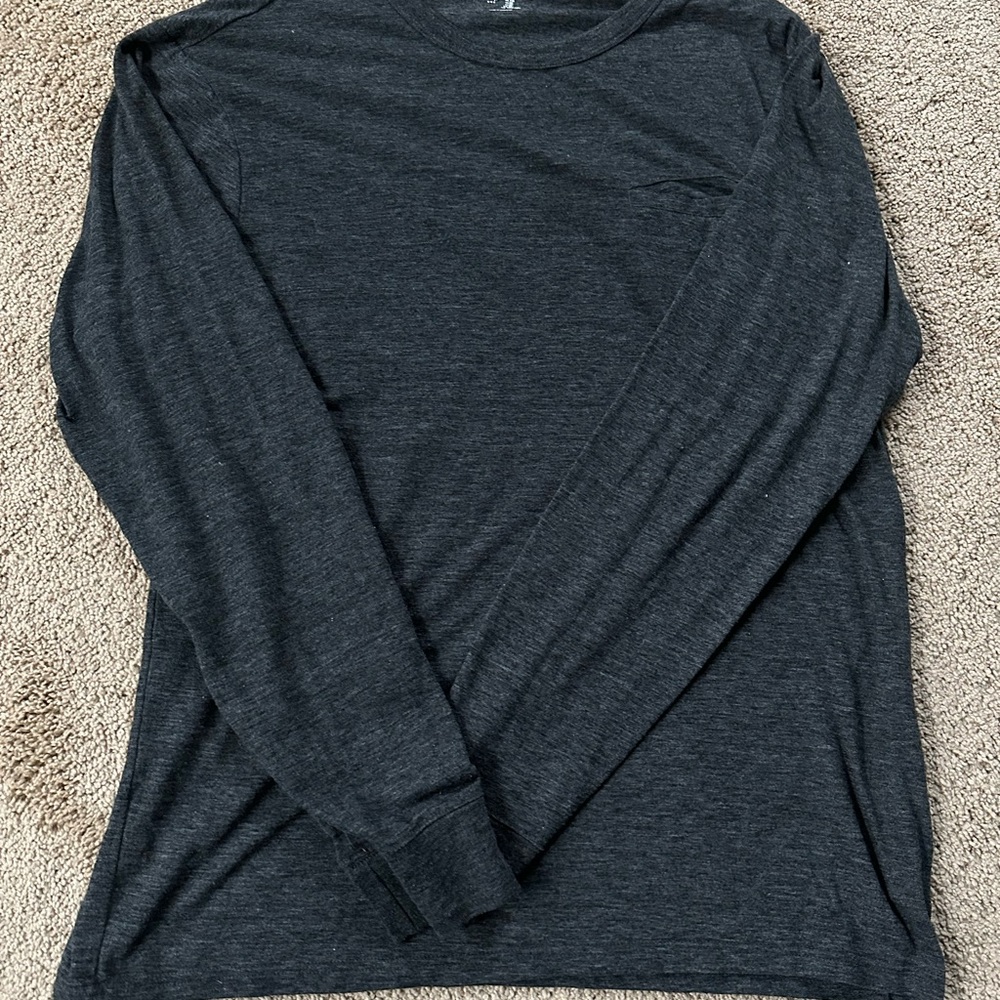 GAP men’s long sleeve tee ☑️